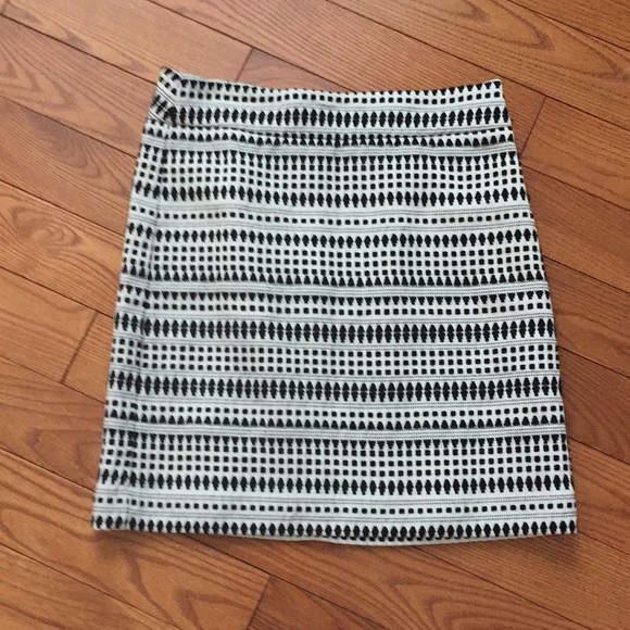 NWOT!!! LOFT skirt - Picture 2 of 3
